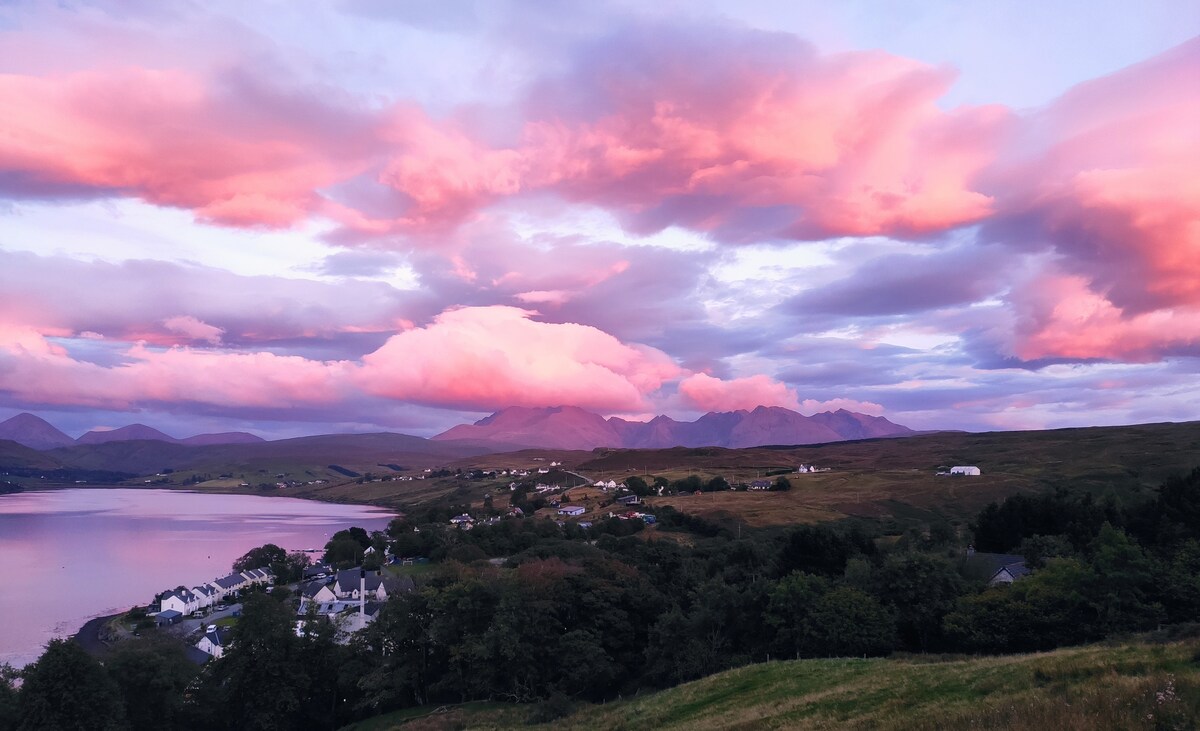 从美丽的房源欣赏令人惊叹的山景和海景