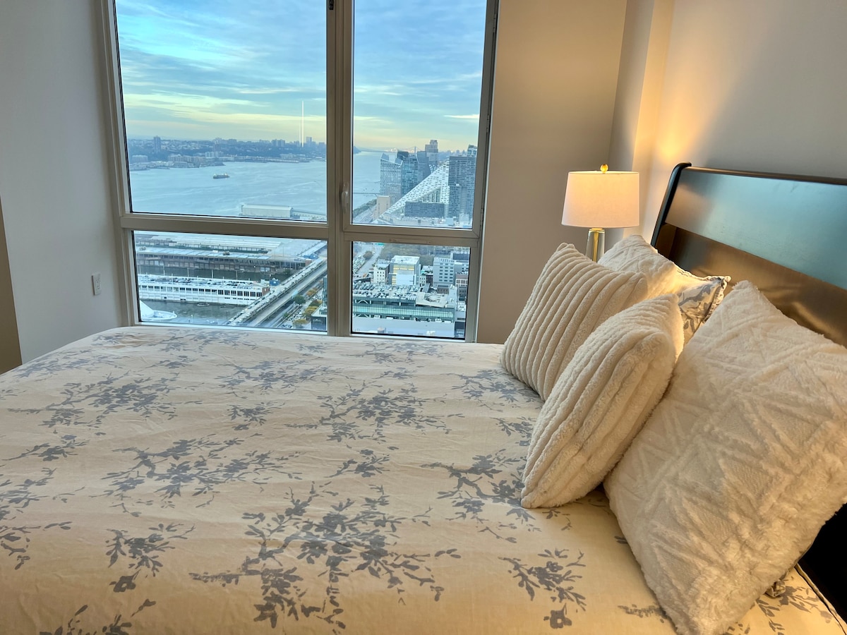 Luxury apt near Hudson Yards and Times Square