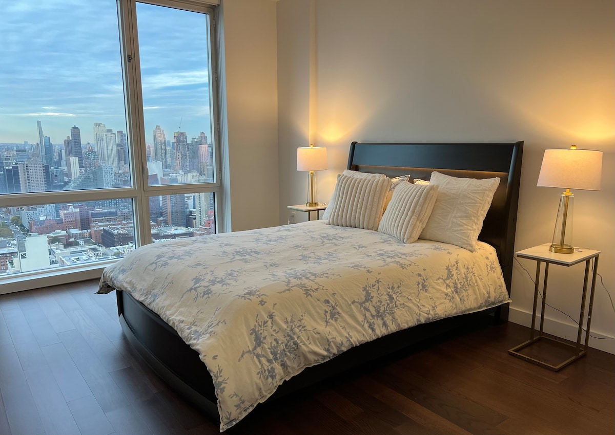 Luxury apt near Hudson Yards and Times Square