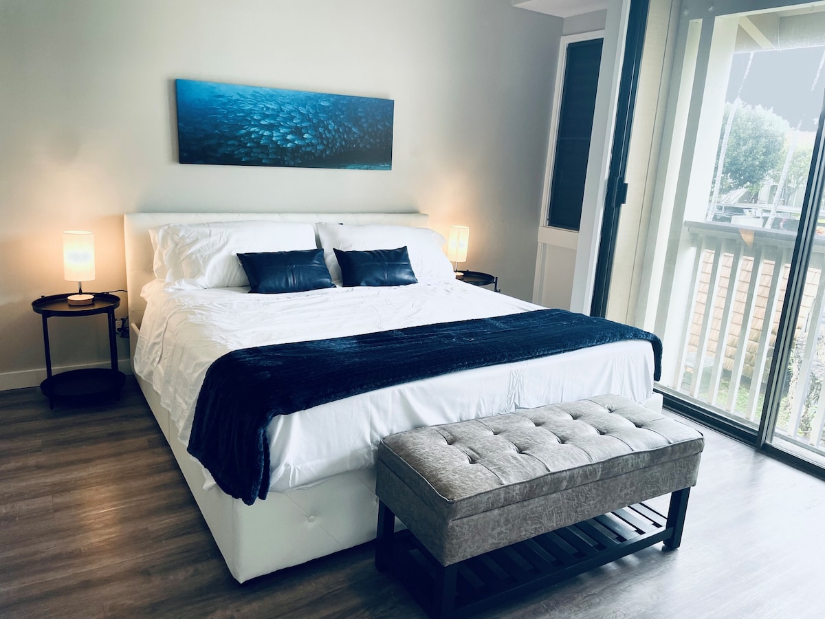 Newly Renovated Luxury Condo at Turtle Bay