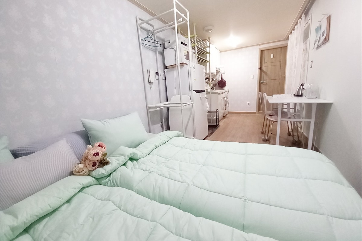 [Maria's]Metro.5min/Seoul+Balcony+2beds/Safe&Clean