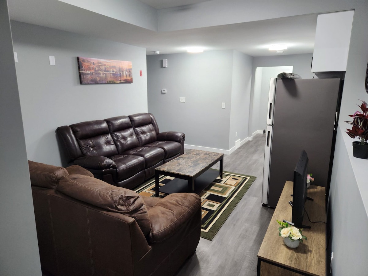 Entire 2 Bedroom Basement Suite. Close to Airport