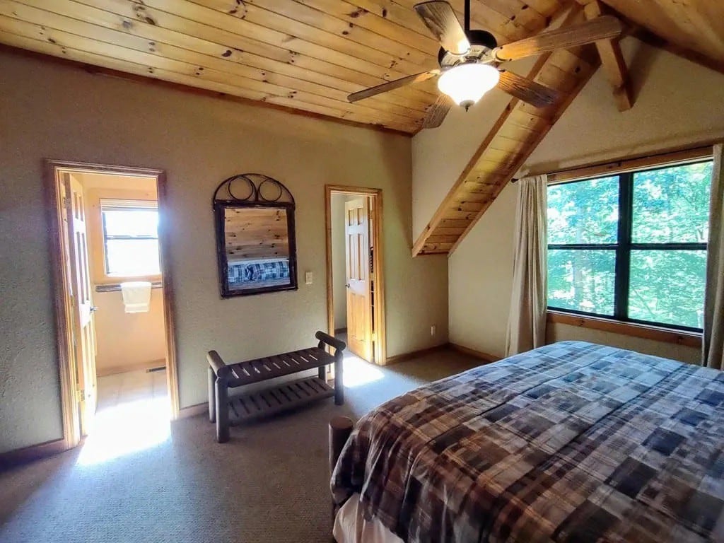 “Firefly” cabin King Bed Hot Tub and Views