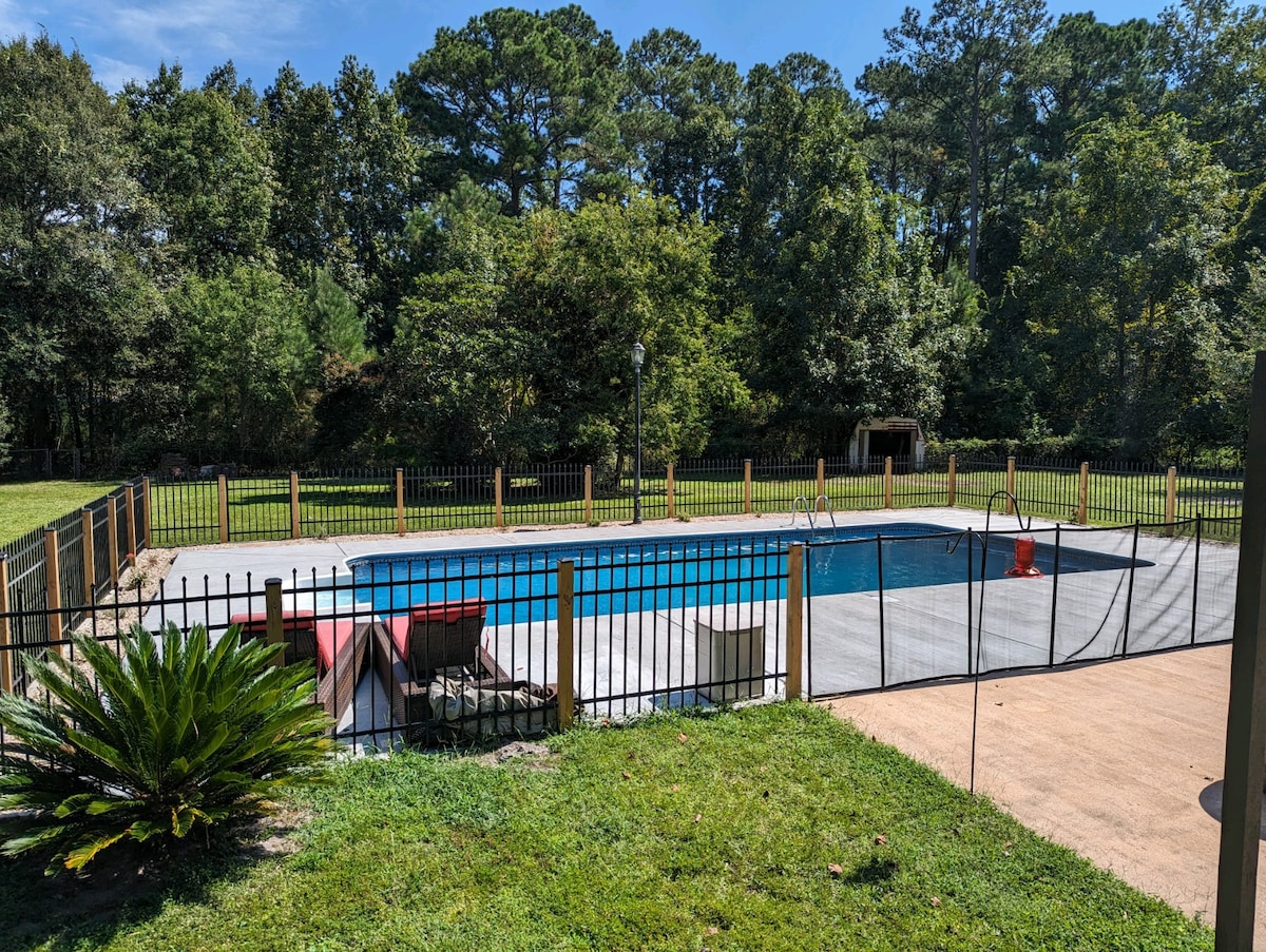 Pool Oasis - minutes from Ft Stewart