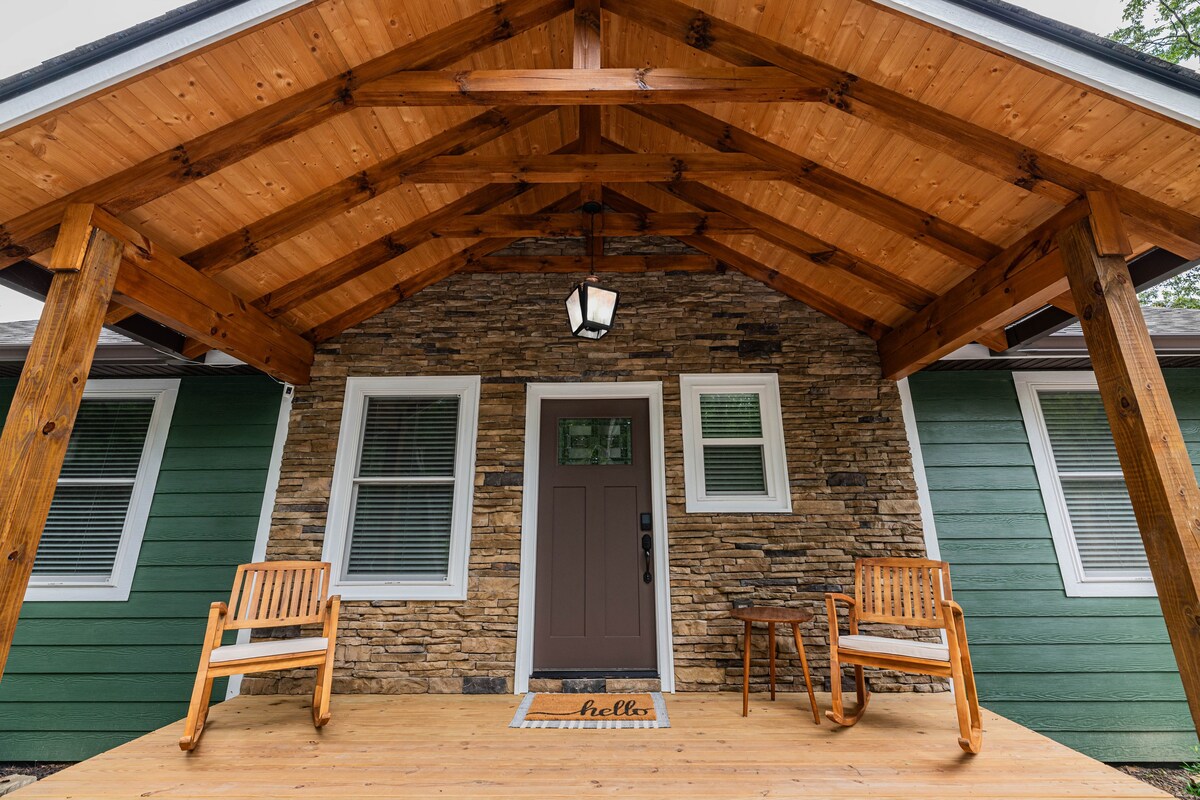 Entire Cozy Cabin w/ Hot Tub, Fireplace, Views