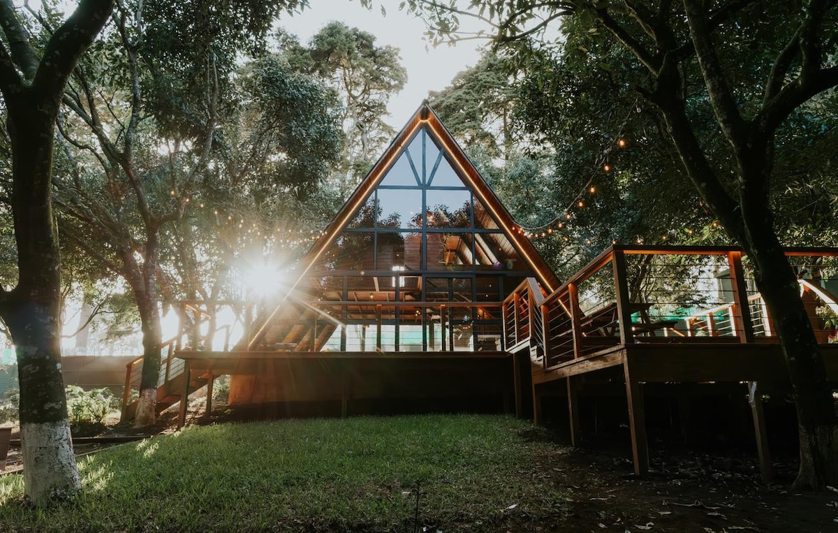 The Cabin Lodge: A Frame Crystal Cabin