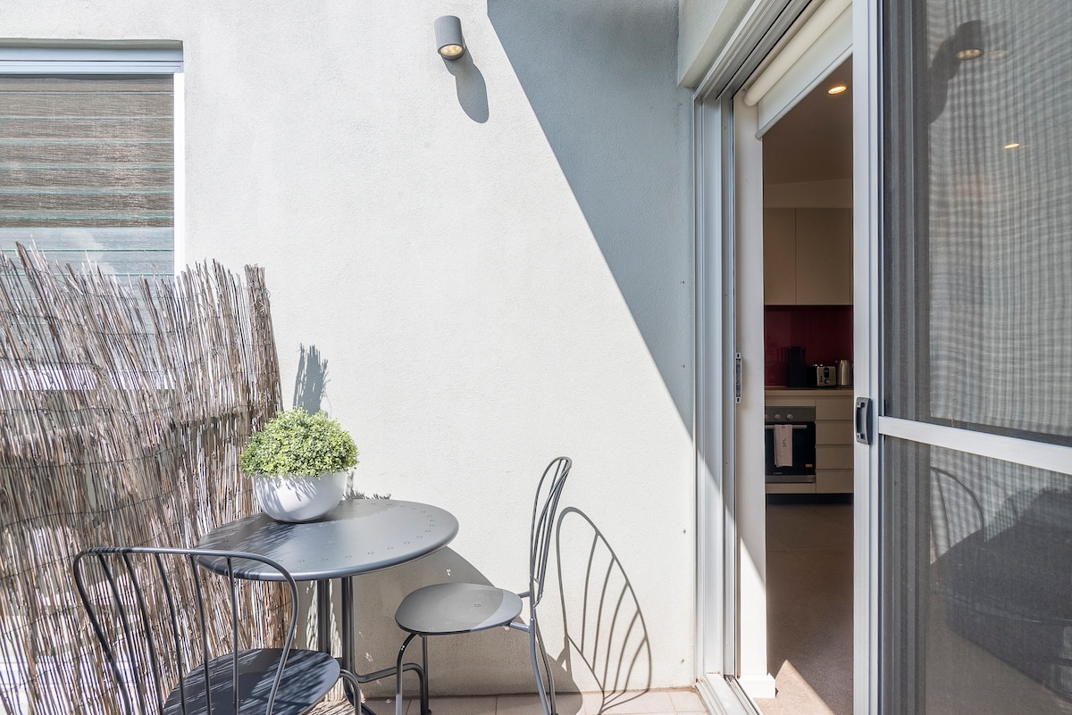 The Scandi—Two Adjacent Sun-drenched Apartments