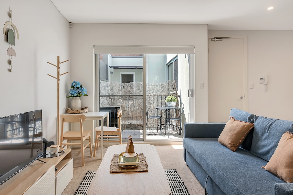 The Scandi—Two Adjacent Sun-drenched Apartments