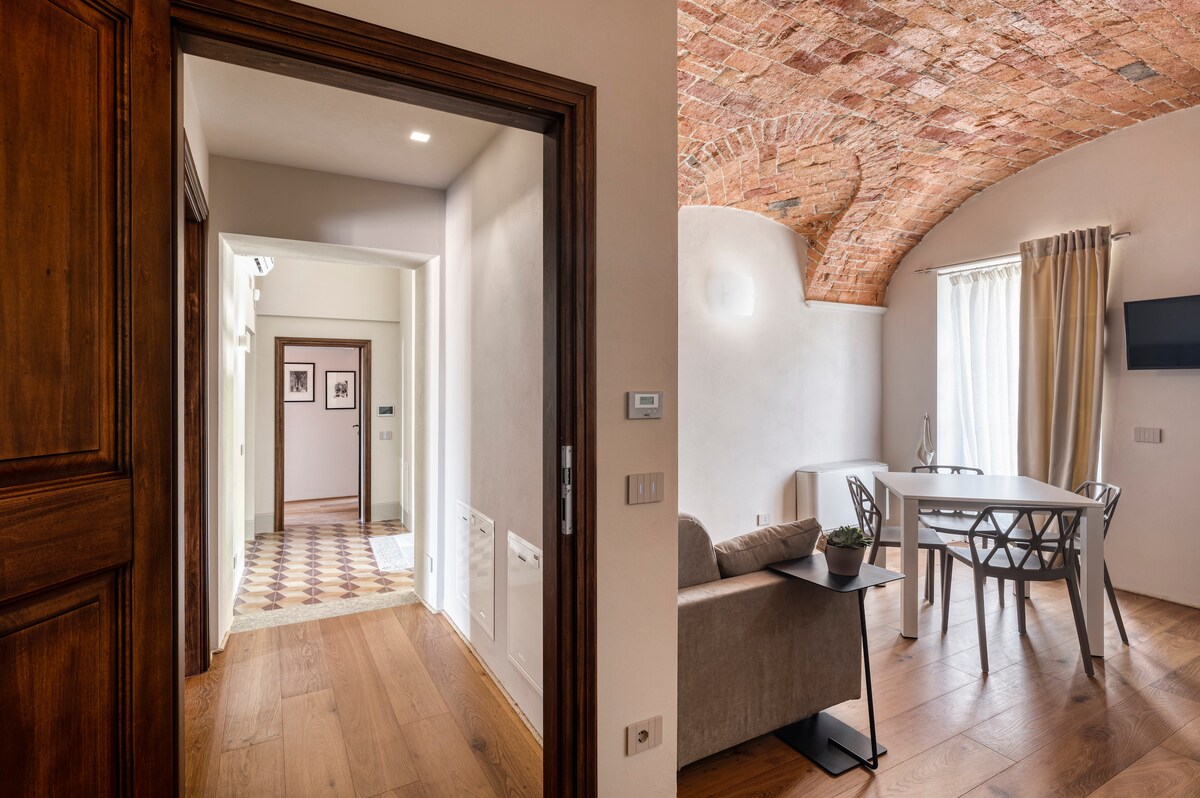 Alta langa: Luxury 1600 Brick Arch Retrat