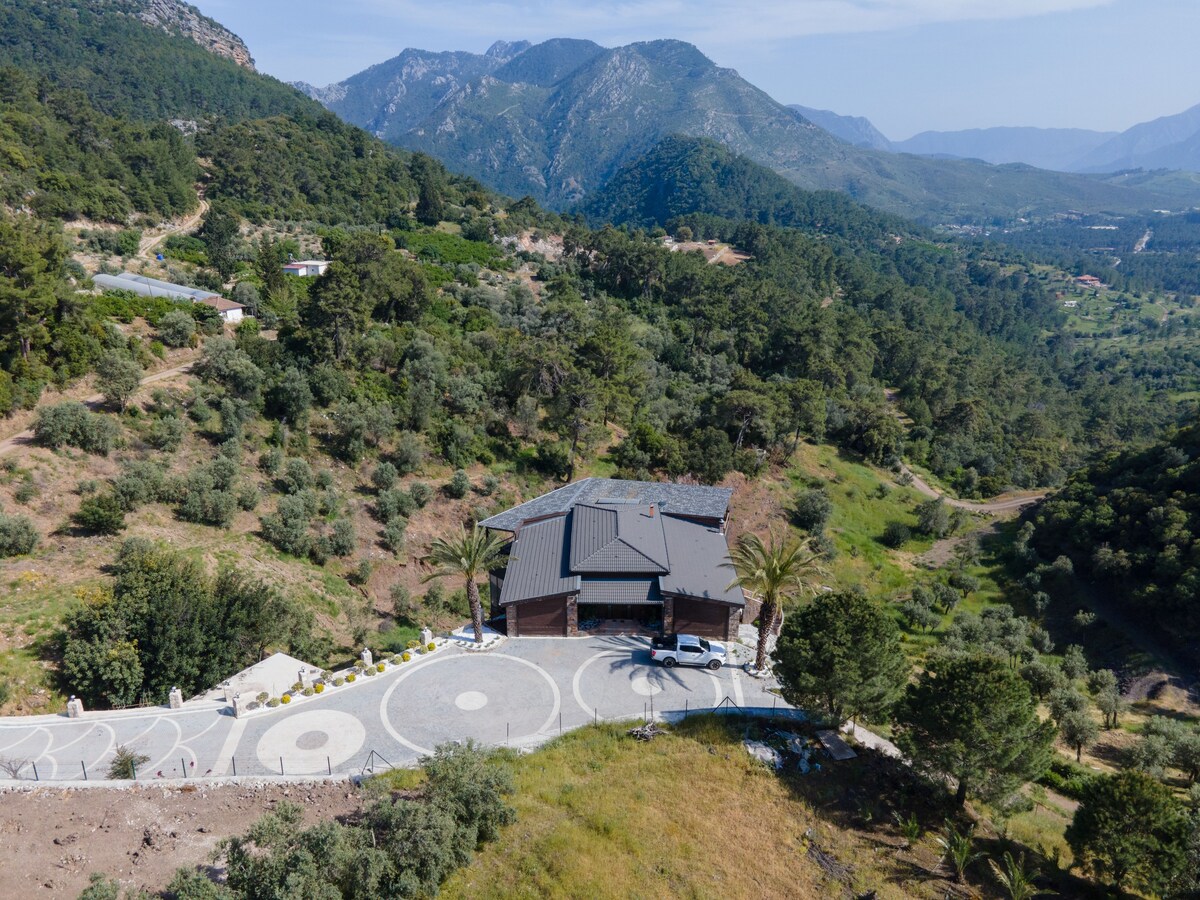 Vadi İçinde Lüks Villa