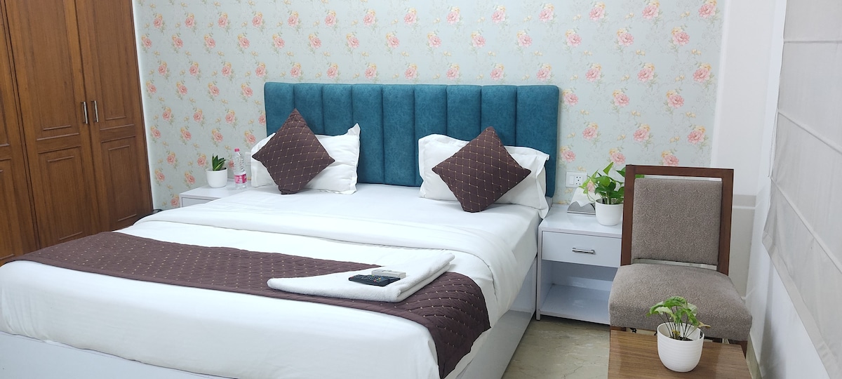 Private AC Room Near Airport Delhi SP Residency