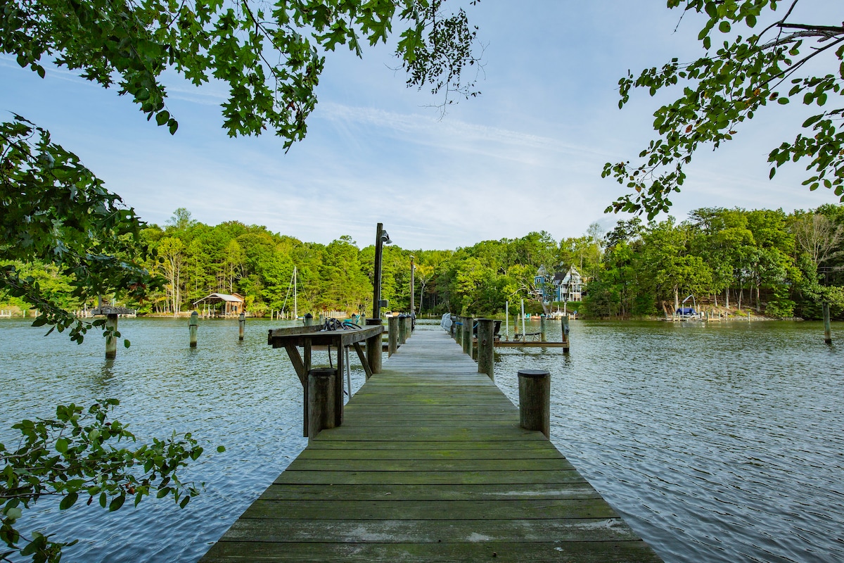 Charming Waterfront Retreat with Private Dock