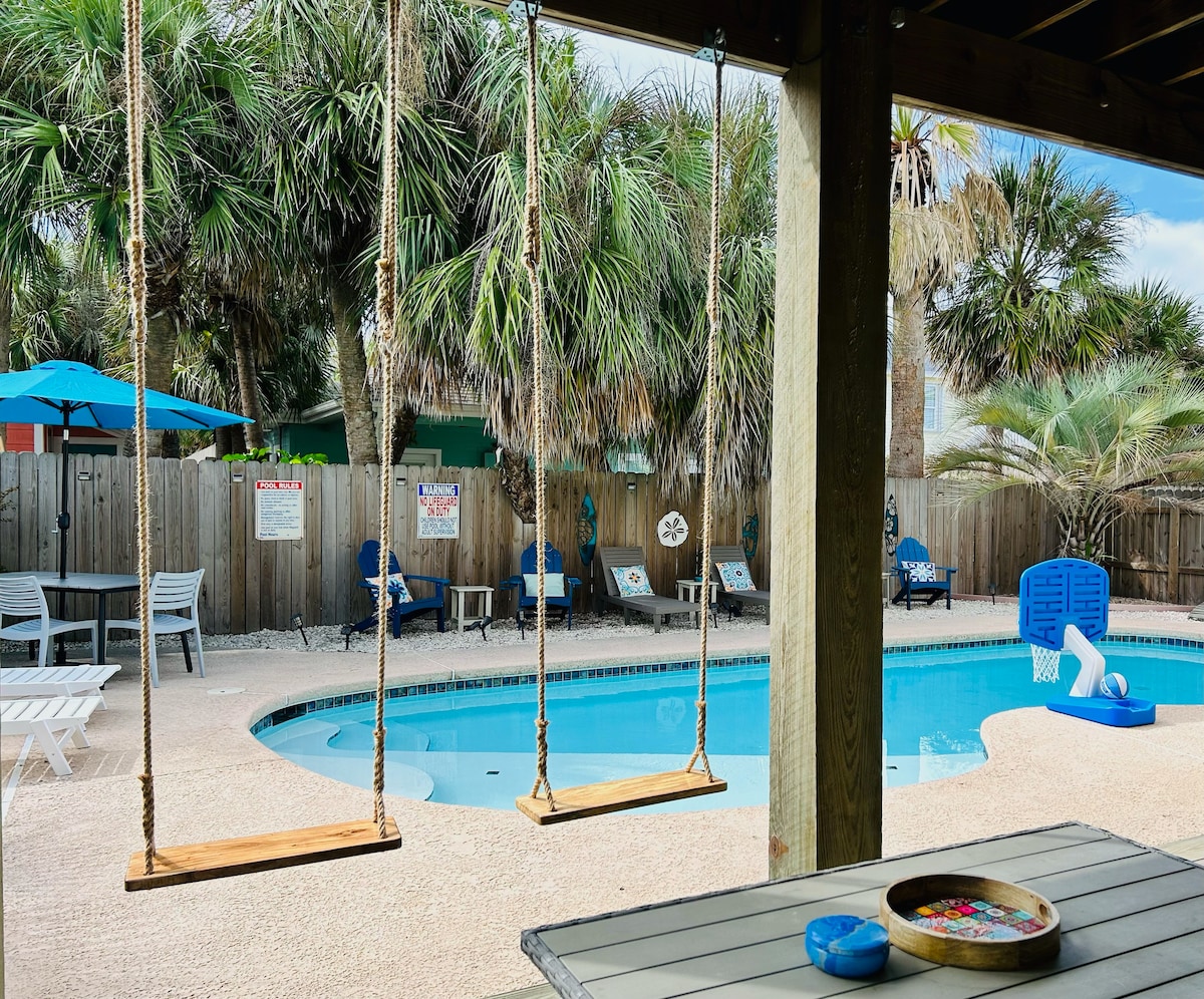Outdoor Oasis w/ Large Private Heated Pool & Cart!