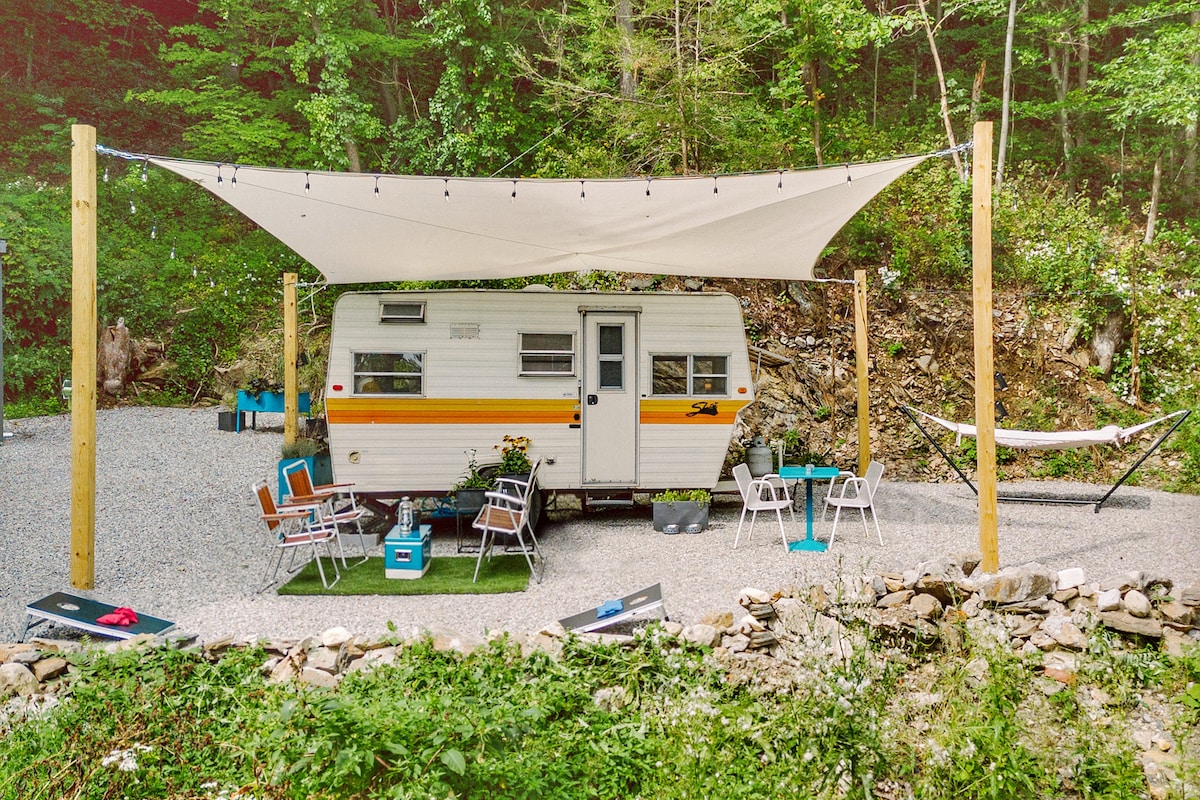 Glamp in a 1976 Shasta Camper