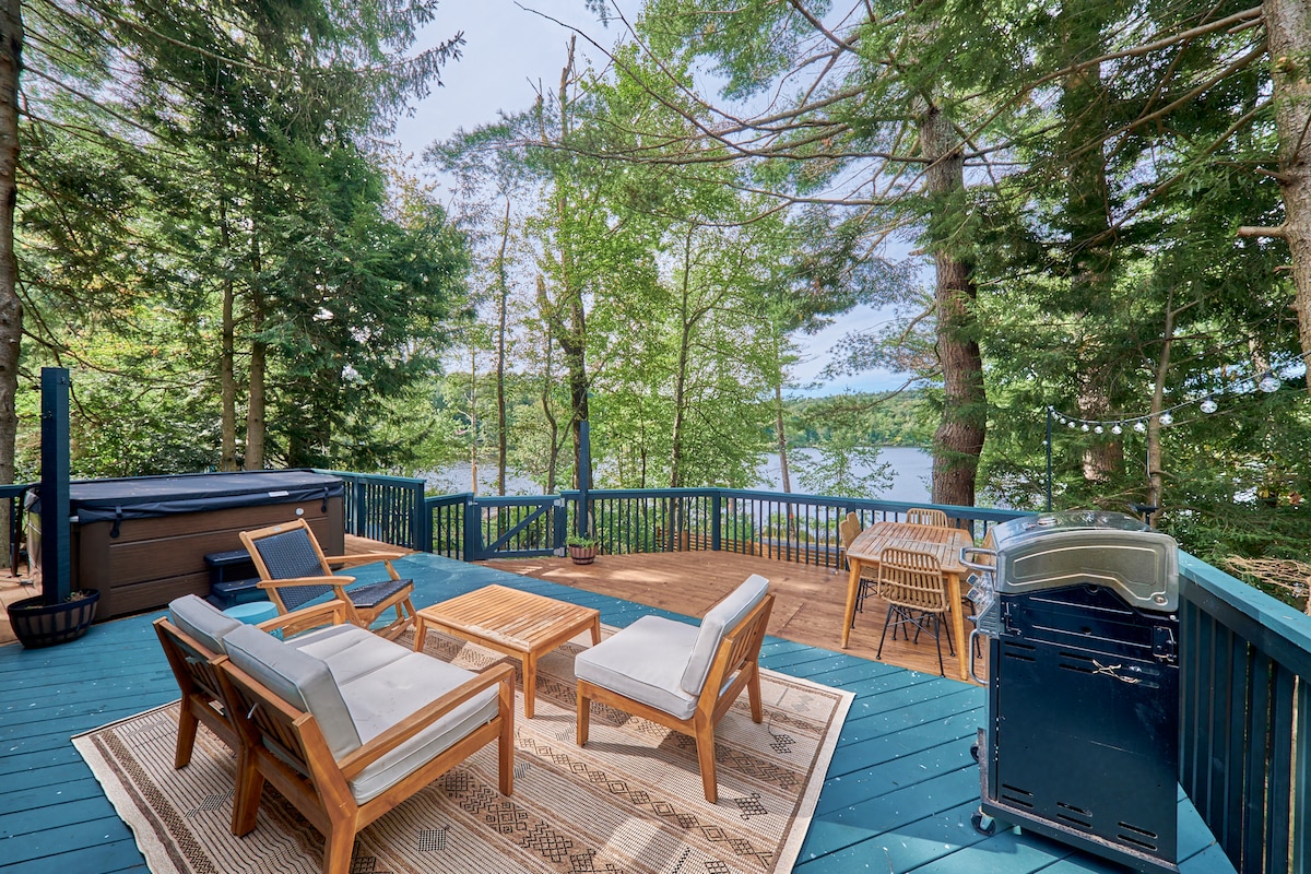 Lakeview Cottage with Hot tub in Smallwood