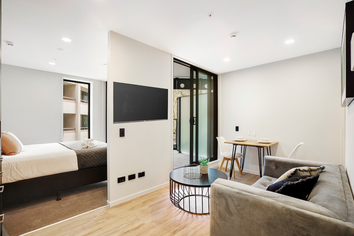 Modern 1-Bedroom City Centre