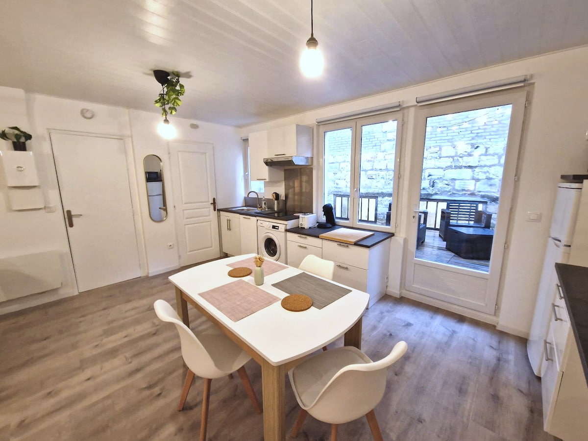 Charmant appartement avec grande terrasse privée