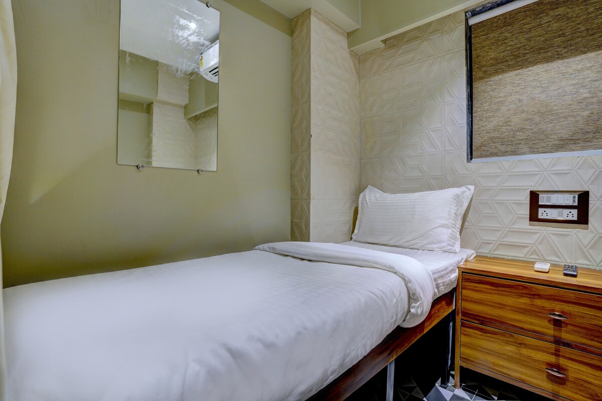 1 A Bed in Twin Sharing cabin 01