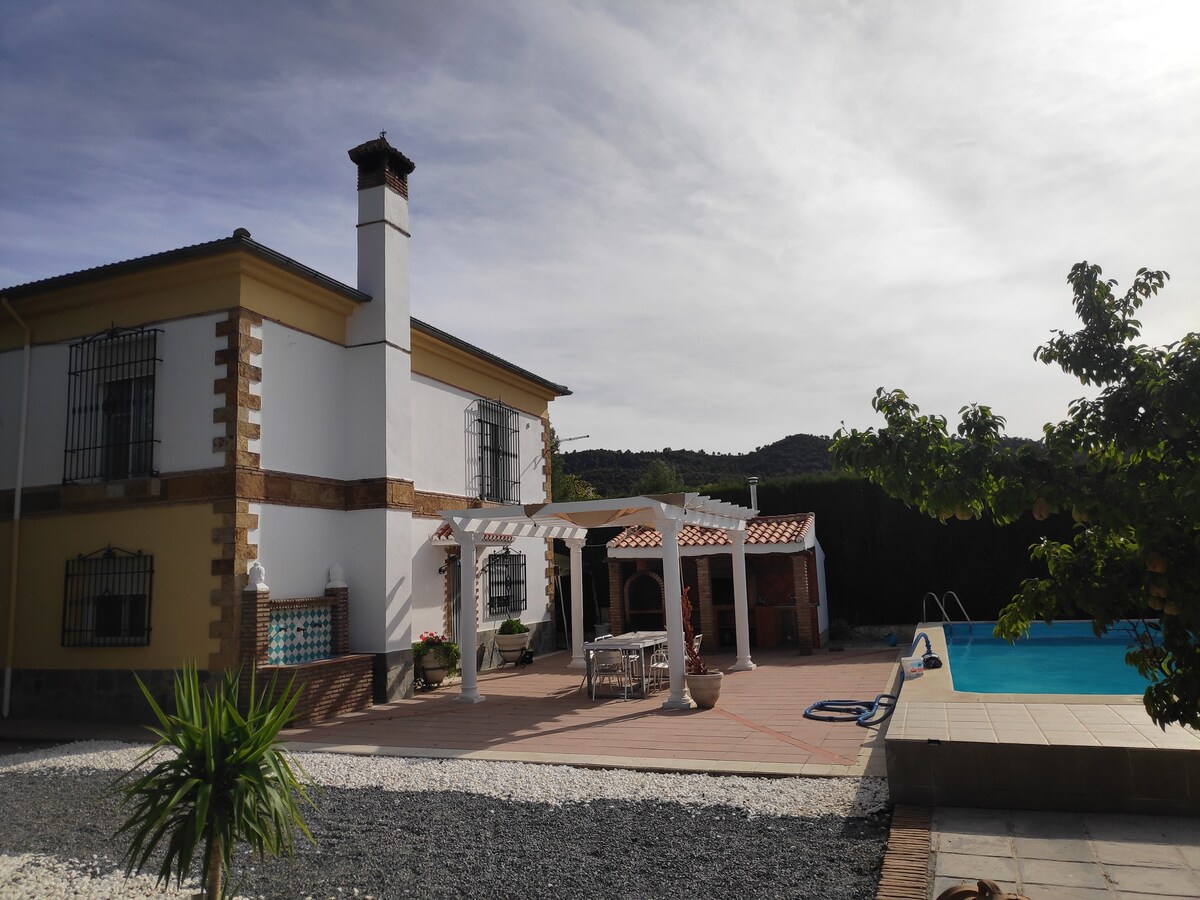 Villa Los Corralillos de Pepa位于格拉纳达。