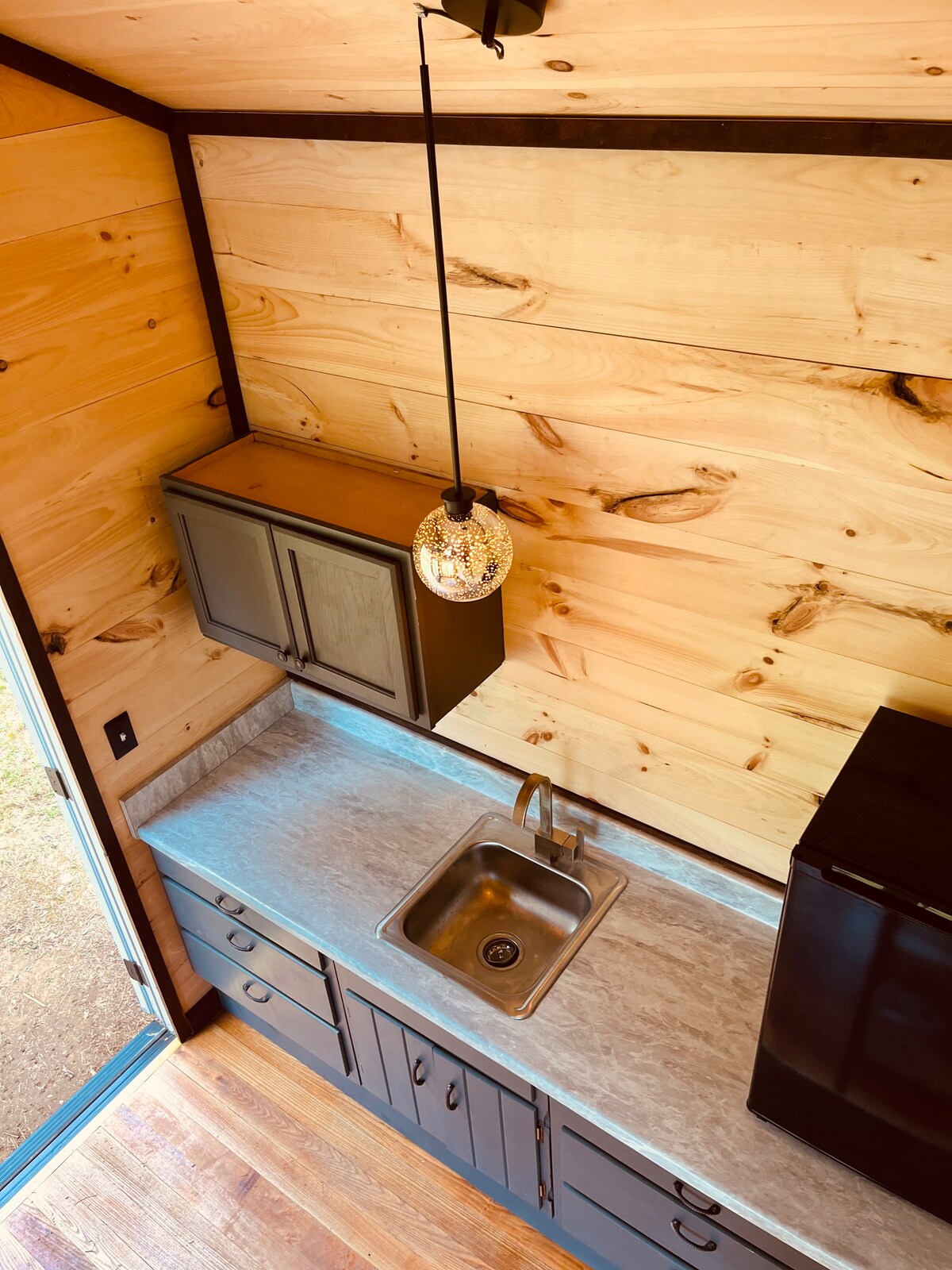 Cozy Tiny Cabin Retreat