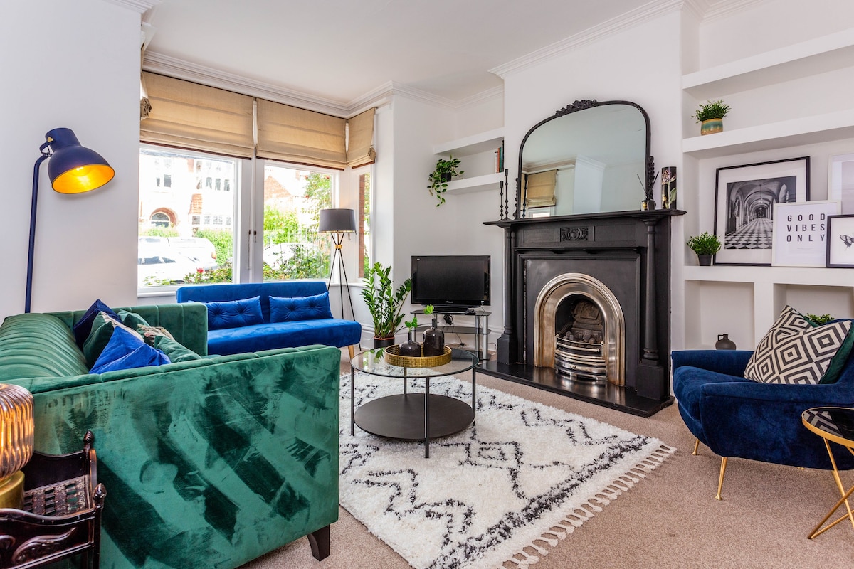Stylish & Chic Centrally Located Period Property
