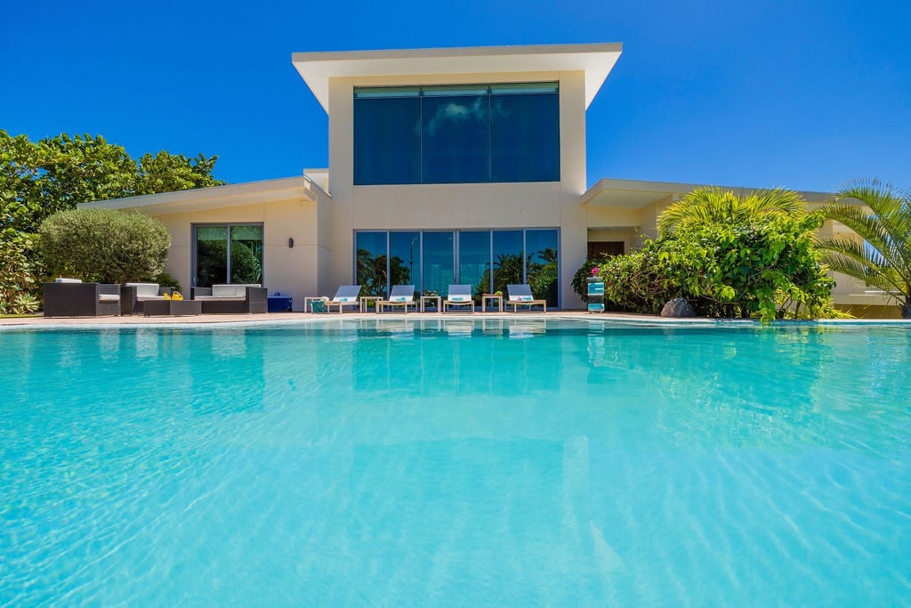 NEW Luxury 4BR Beachfront Villa w/ Infinity Pool