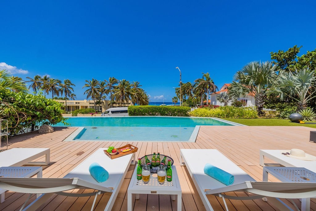 NEW Luxury 4BR Beachfront Villa w/ Infinity Pool