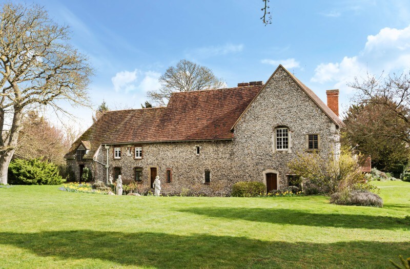 Stunning historic Manor House with Vineyard Views