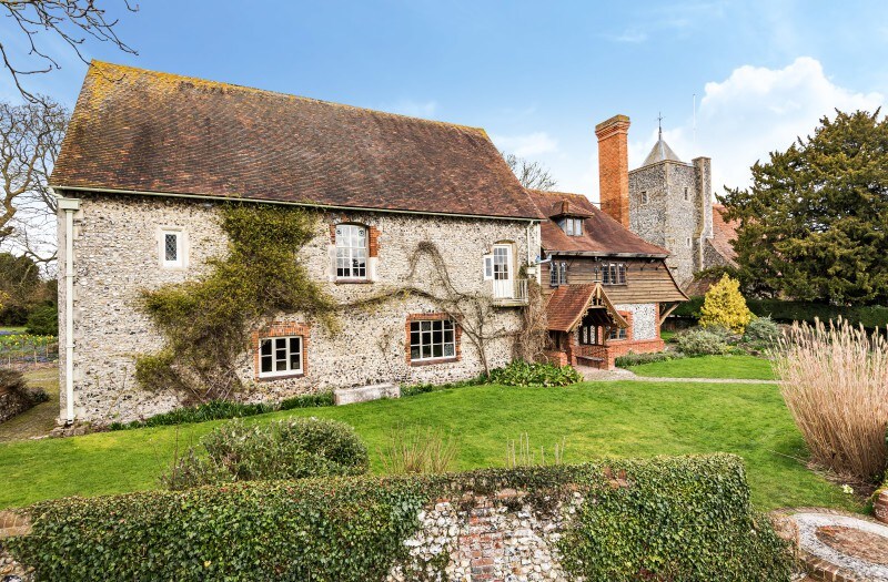 Stunning historic Manor House with Vineyard Views