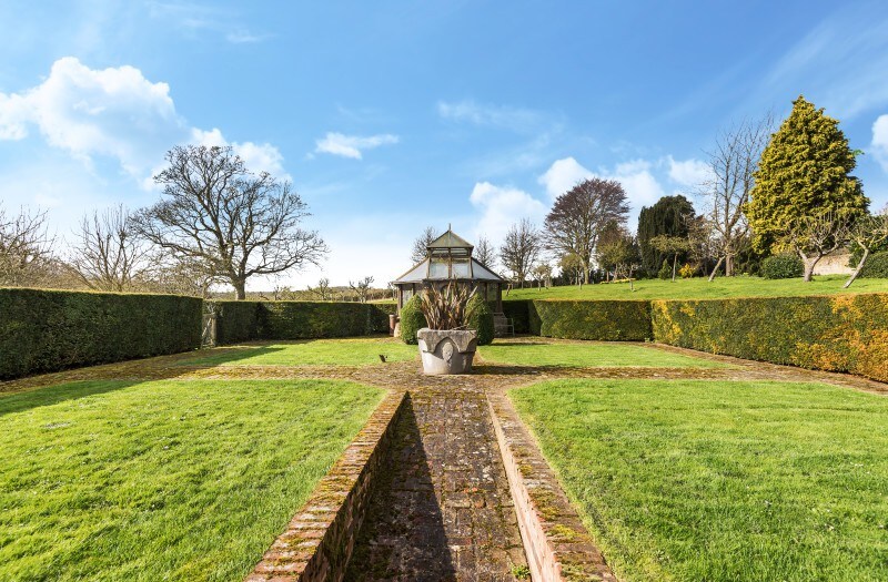 Stunning historic Manor House with Vineyard Views