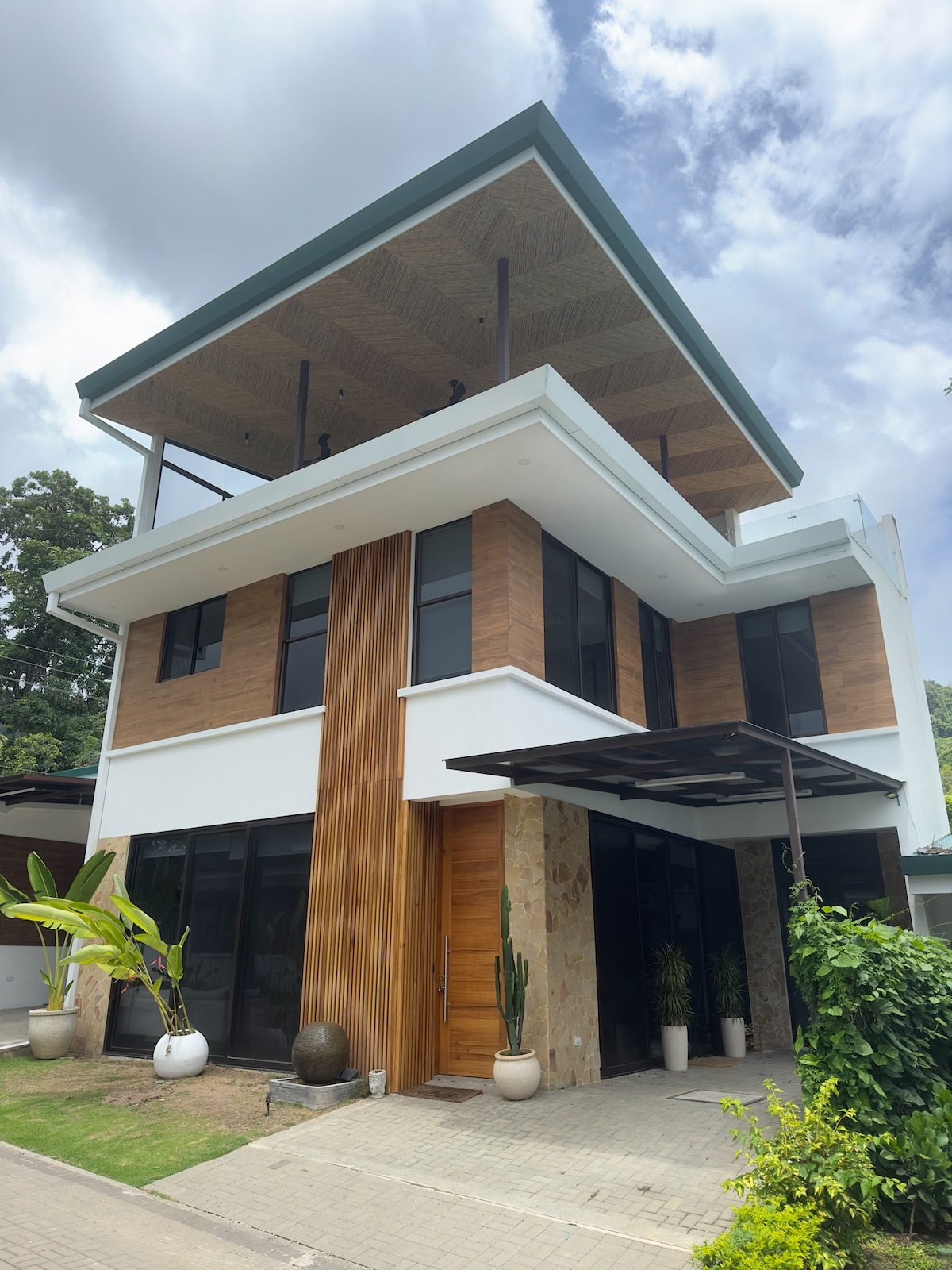 Beautiful new ocean front home