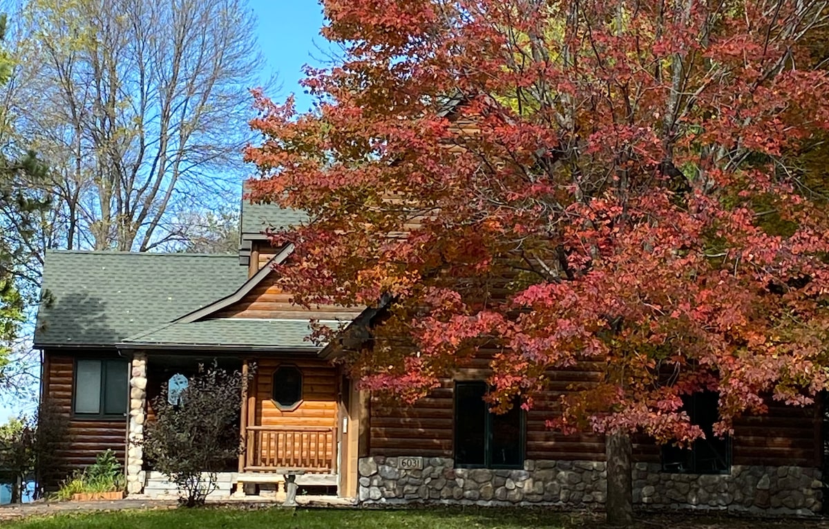 Cozy Lake Log home in Faribault