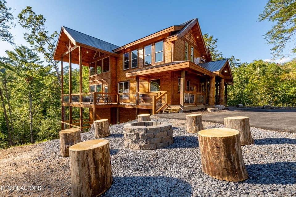 NEW! NEW! Modern Cabin Pigeon Forge! Scenic VIEWS!