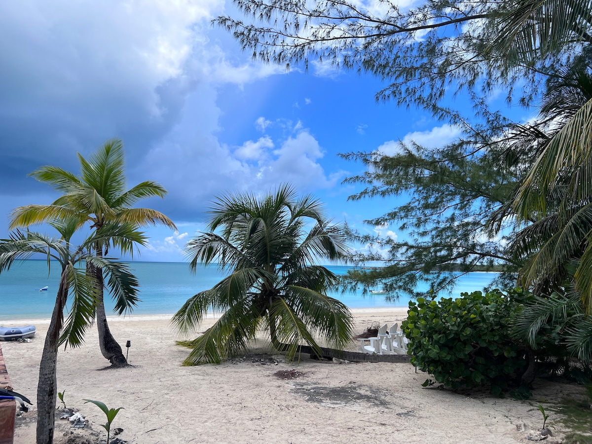 Oceanfront paradise in Fernandez Bay