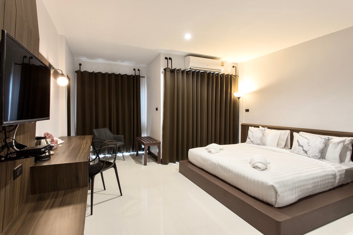 Well Timed | Superior Double Room 1