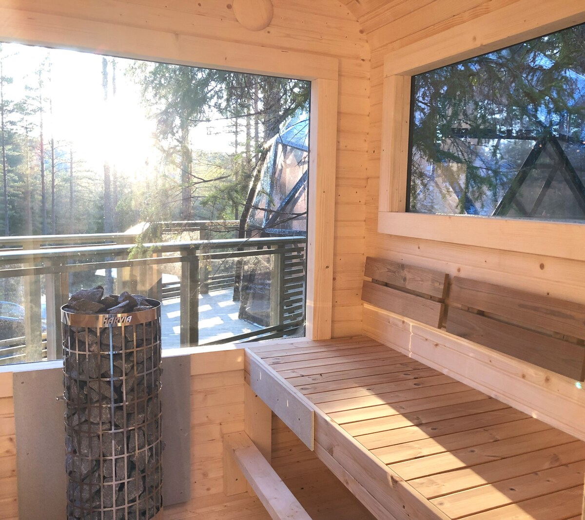 Furukrona - Private Glass Dome, Sauna and Hot Tub!