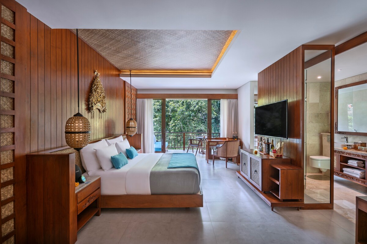 Luxury Retreat in UBUD w/ Forest River View