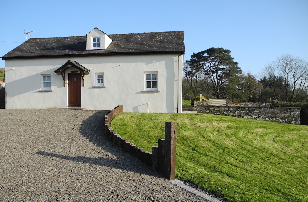 Converted stone barn, coastal and estuary views