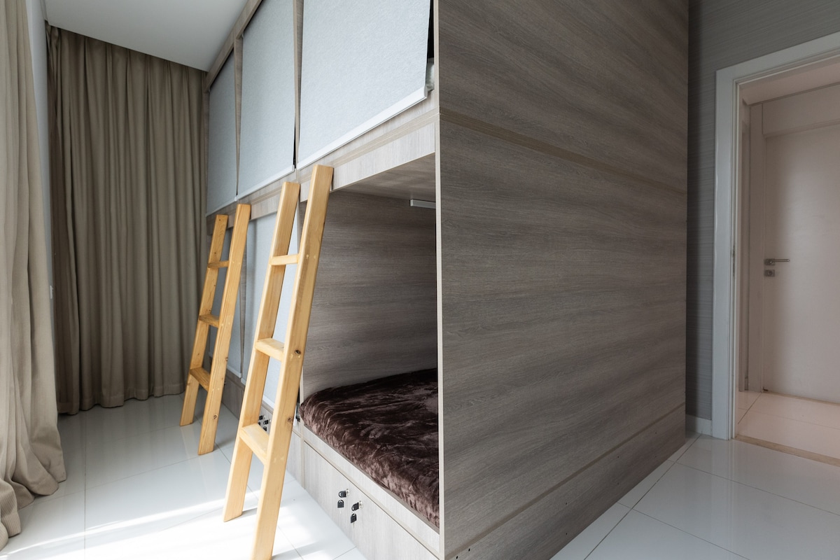 Bed in 6-bed dormitory, InterCube Hostel