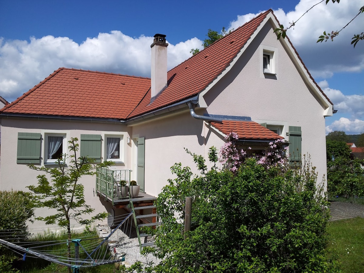 Ferienhaus mit Garten + Balkon