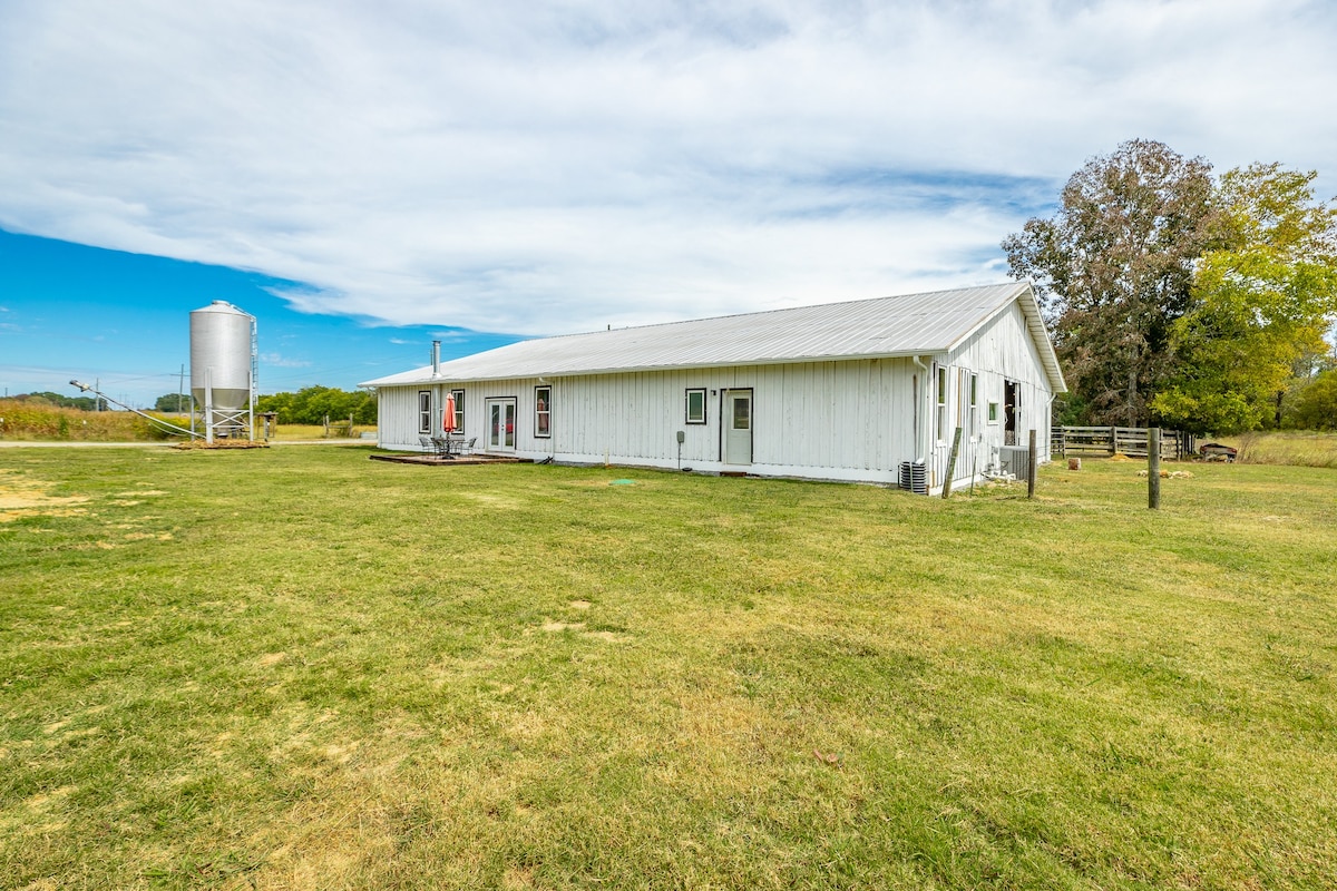 Barndominium Getaway on acreage near Chattanooga