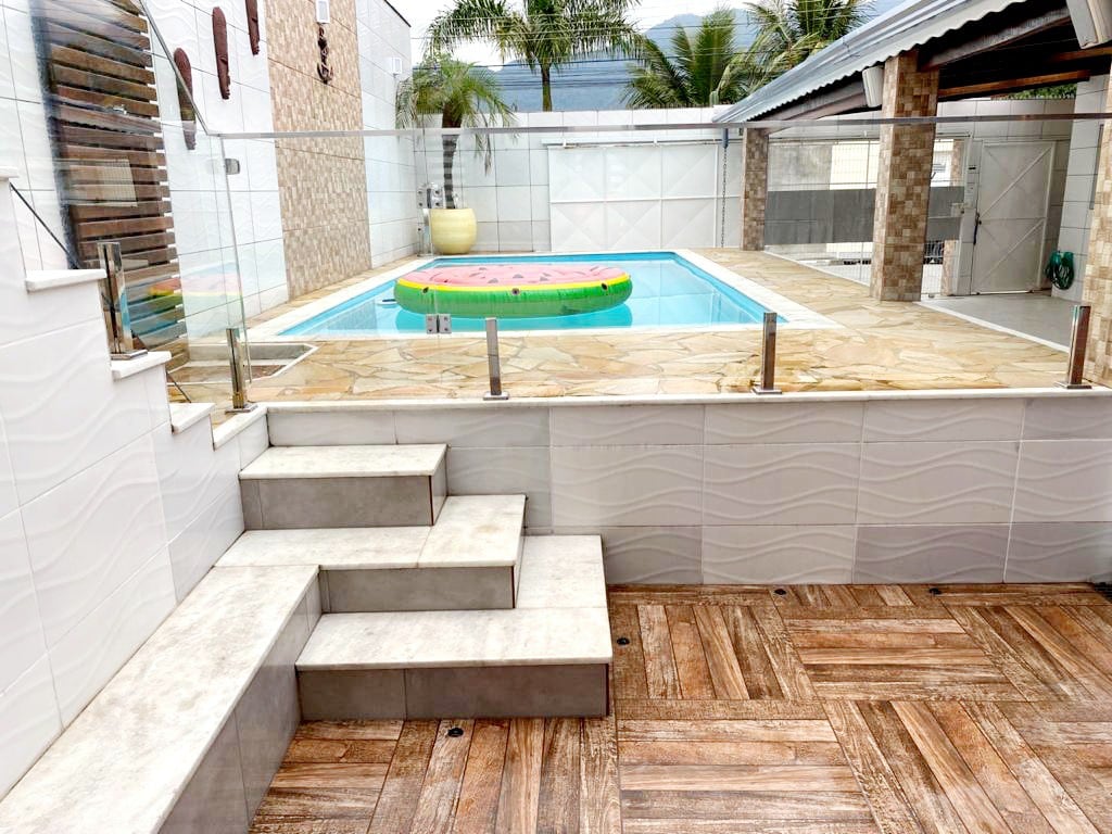 Casa com piscina - Caraguatatuba
