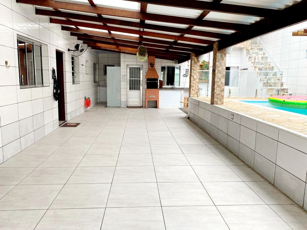 Casa com piscina - Caraguatatuba