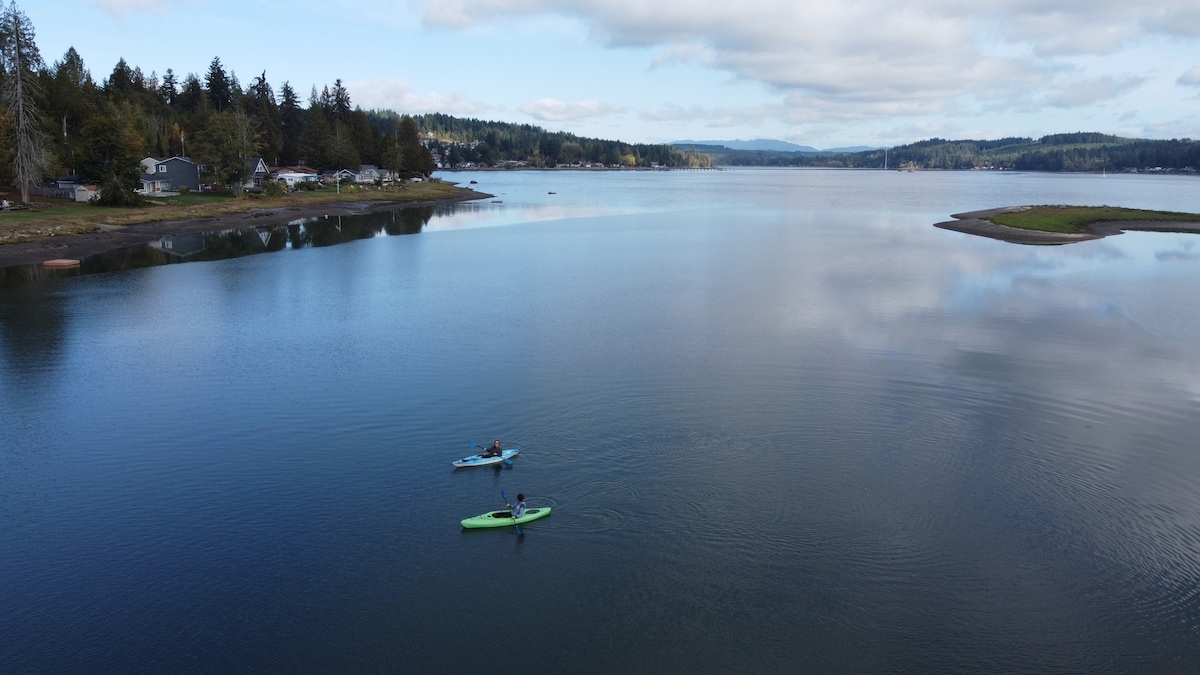 Luxury Waterfront w/Hot Tub, Kayaks, No Stairs