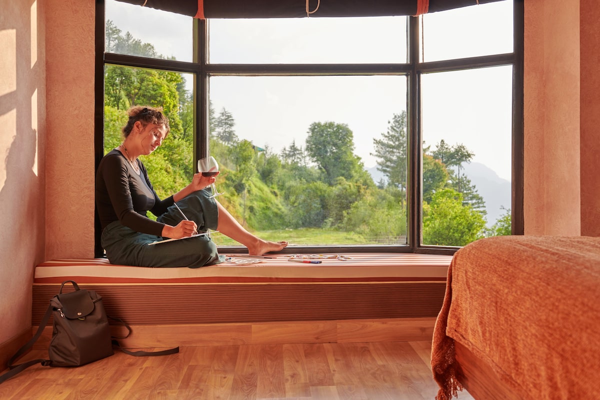 带日光浴的舒适客房|山谷和花园景观| Shimla