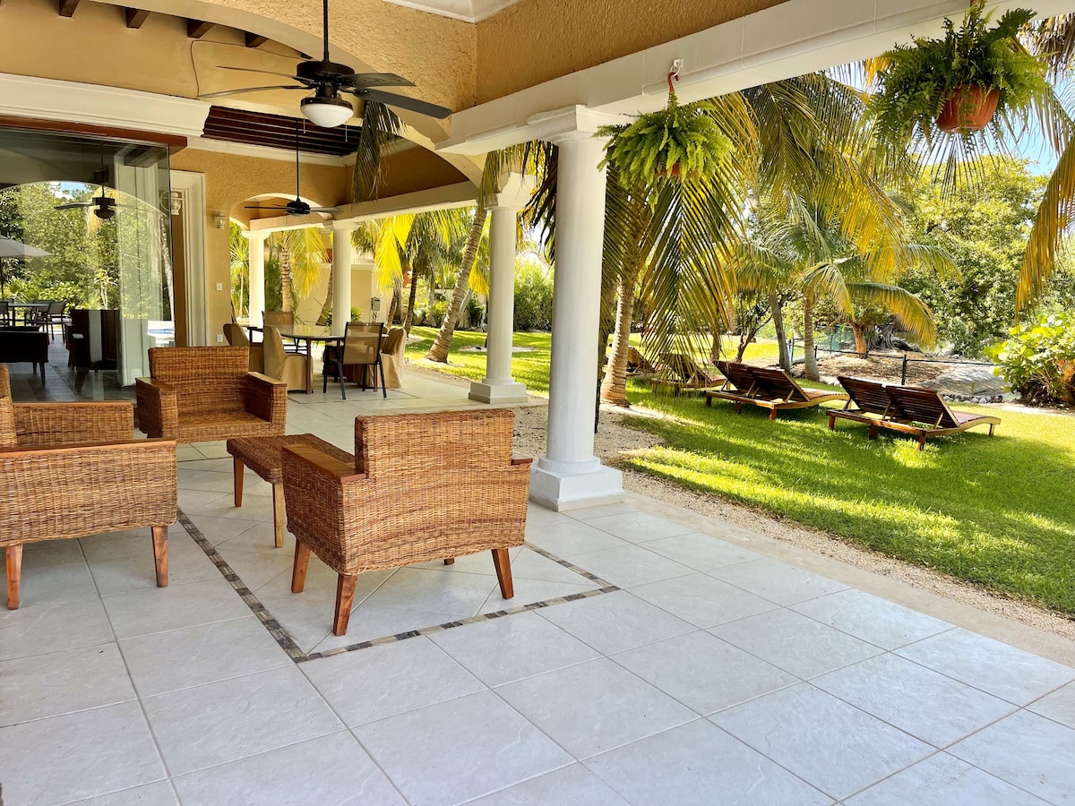 5BR Waterfont Private Villa w/ Pool & Gardens