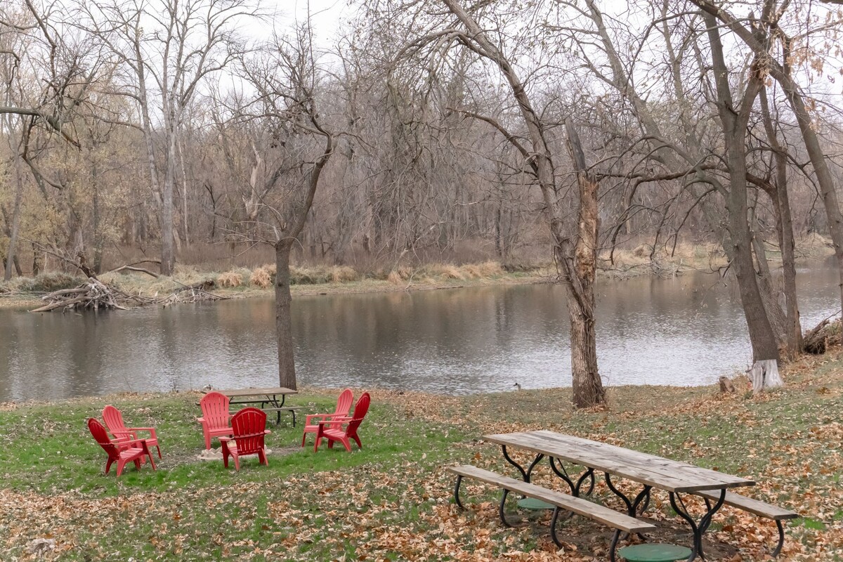 Rest on the River | Projector | Sunroom | Firepit