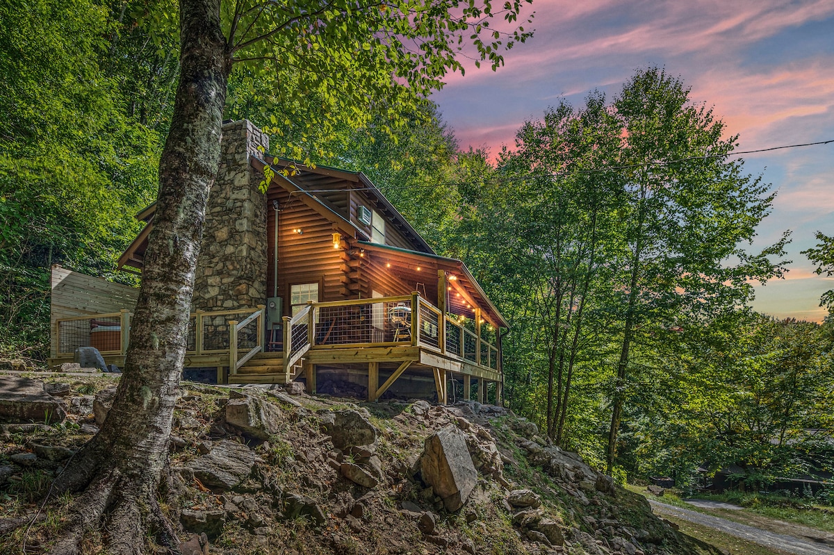 School's Out Sale! Cozy Cabin w/ Private Waterfall