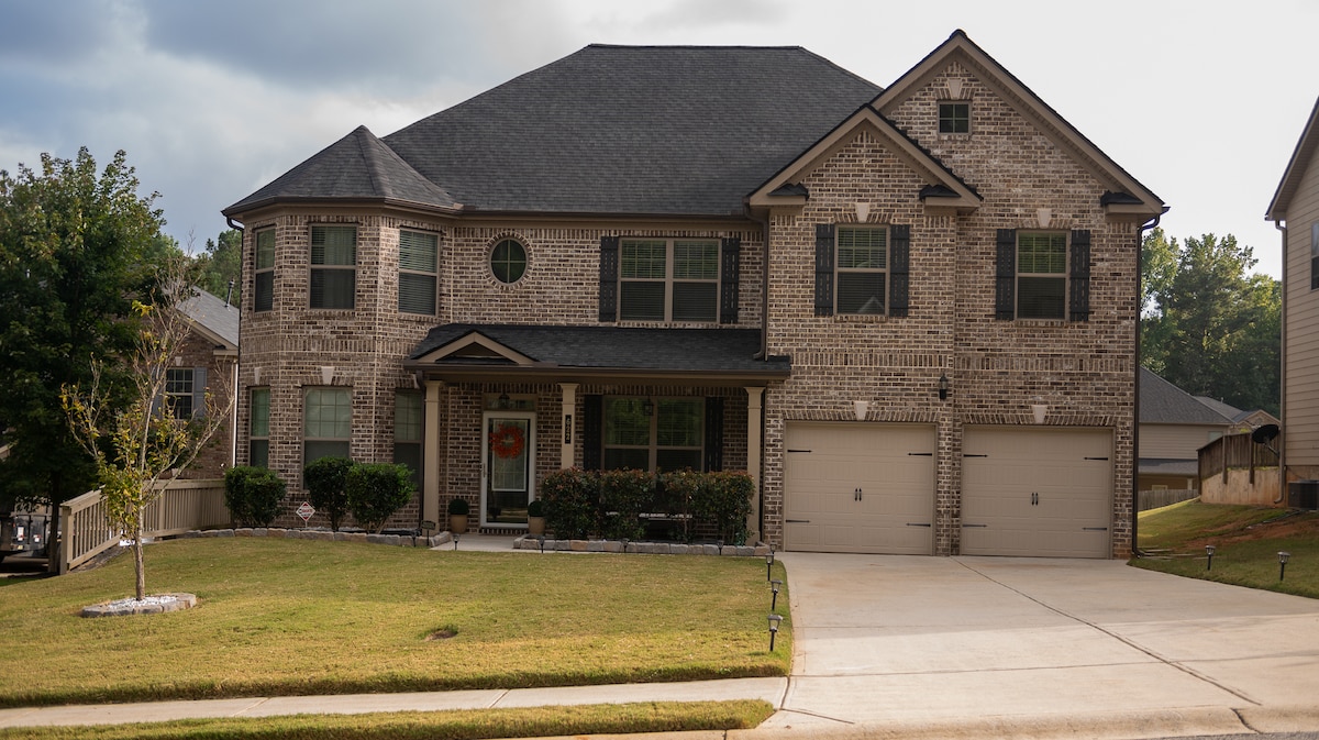 Tranquil, comfort in mind. W Fire-pit & pool table