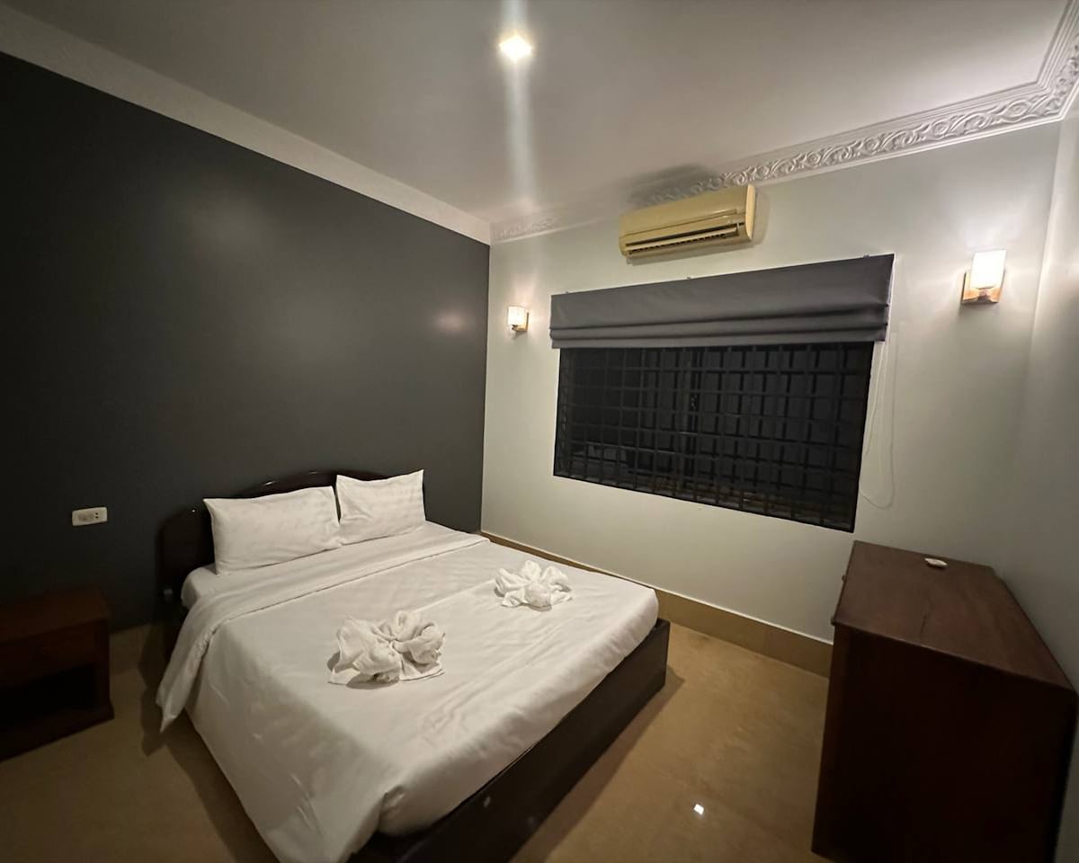 Budget Double Room, workfriendly 300m to pubstreet